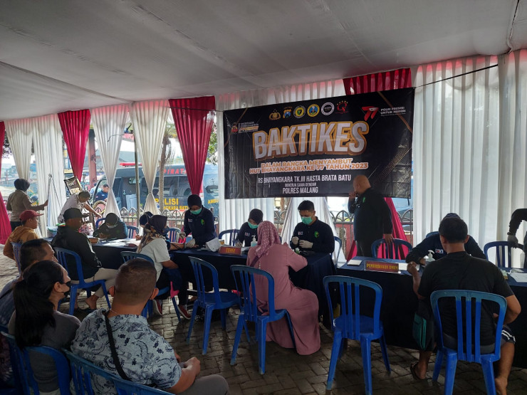 Sambut Hari Bhayangkara ke-77, Polres Malang Gelar Pengobatan Gratis