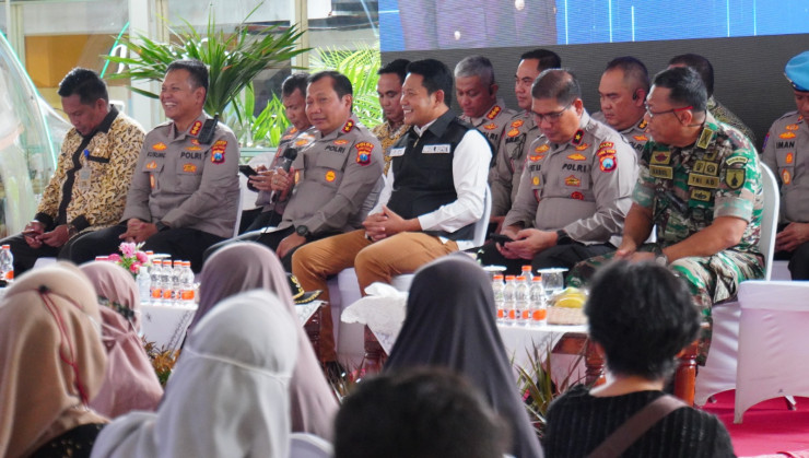 Kapolda Jatim Laksanakan Jumat Curhat di Terminal Purabaya