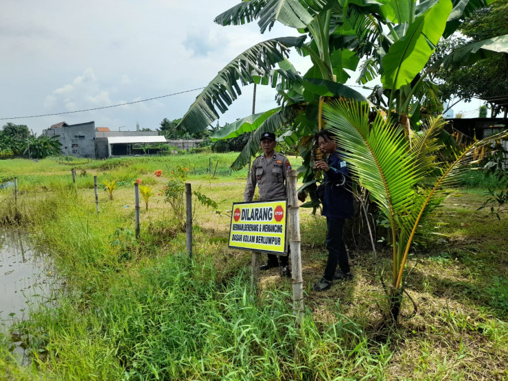 Bhabinkamtibmas Trosobo Tinjau Pemanfaatan Sungai untuk Budidaya Lele Wujudkan Ketahanan Pangan