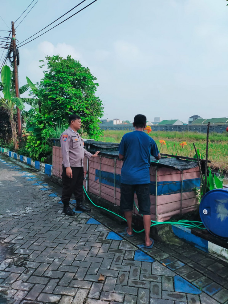 Polresta Sidoarjo | Polsek Sukodono Dukung Ketahanan Pangan Lewat Program Budidaya Lele