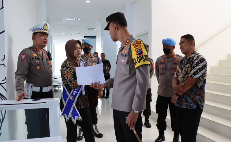 Pastikan Pelayanan Sesuai Prosedur, Kapolres Pamekasan Cek Pelayanan SIM