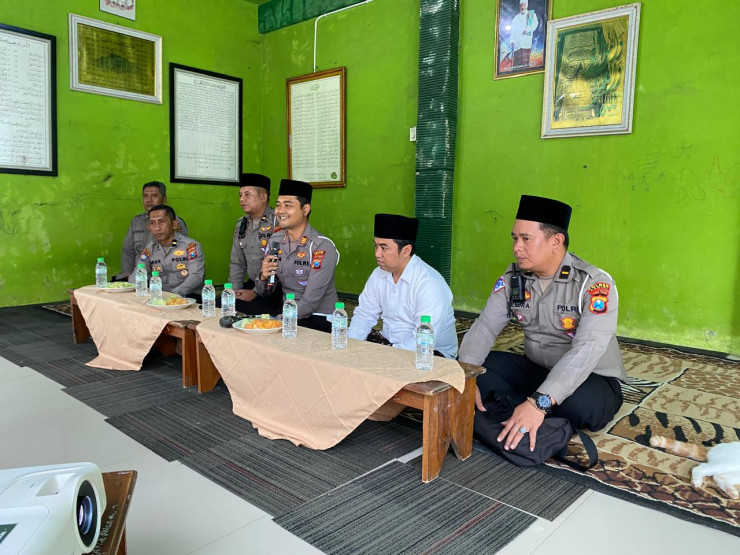Hardiknas, Polisi Kenalkan Program Keselamatan Berkendara Edukasi Santri di Kediri