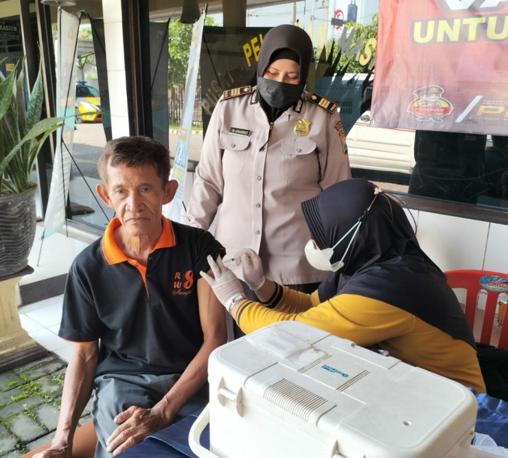 Polresta SIdoarjo Masifkan Vaksinasi Covid Jelang Nataru