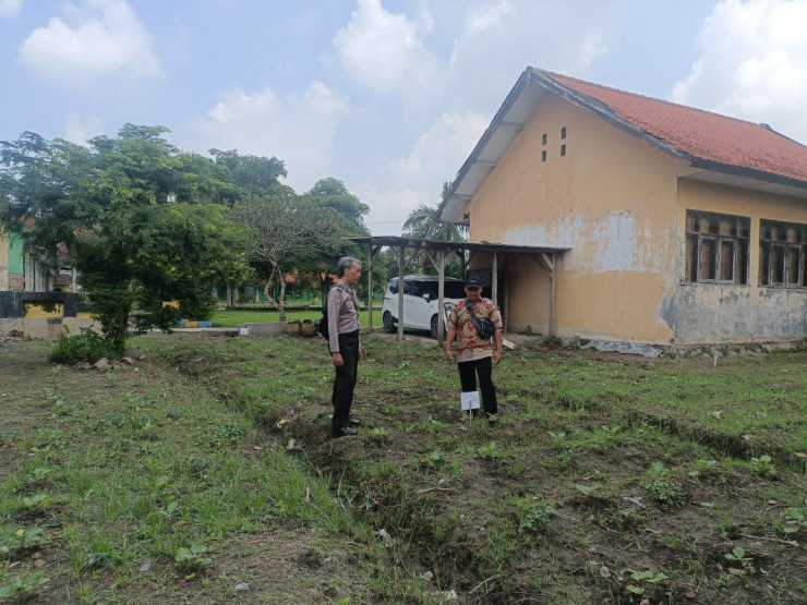 Bhabinkamtibmas Polsek Prambon Dampingi Kelompok Tani Terong dan Cabai