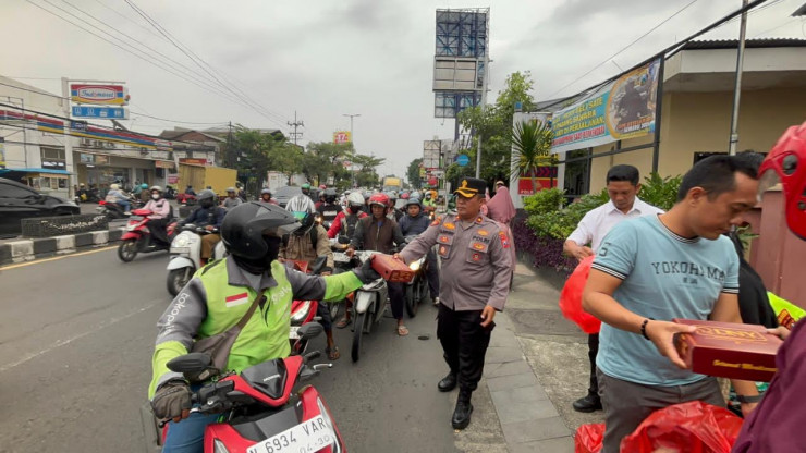 Menebar Kebaikan di Bulan Suci, Polsek Gedangan Berbagi untuk Sesama